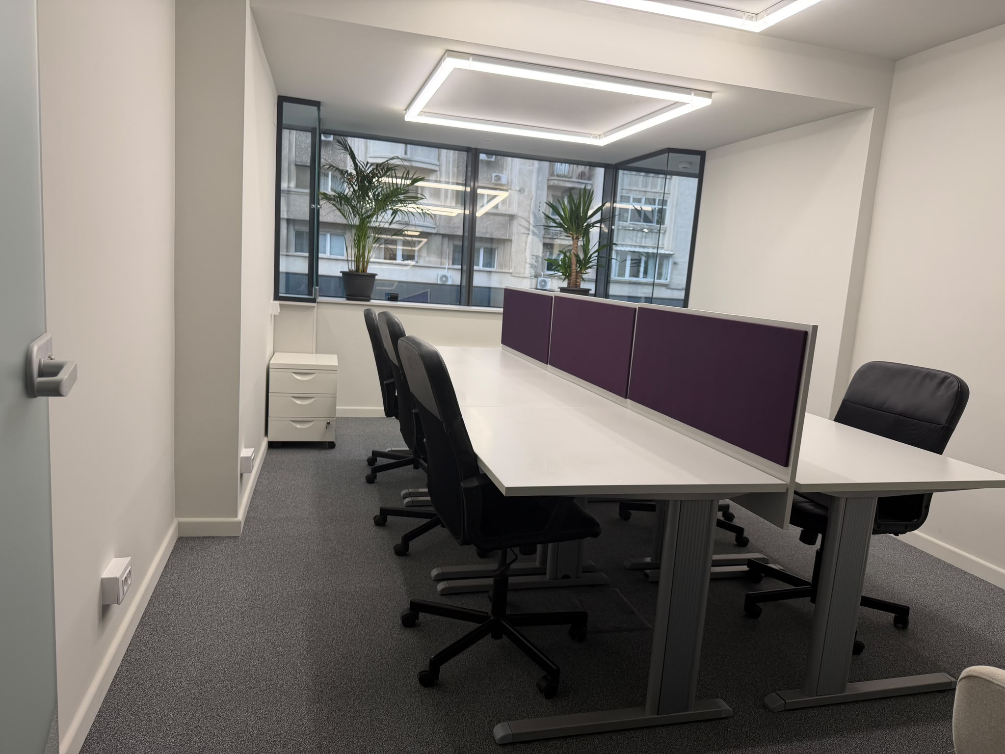 Private Office V222